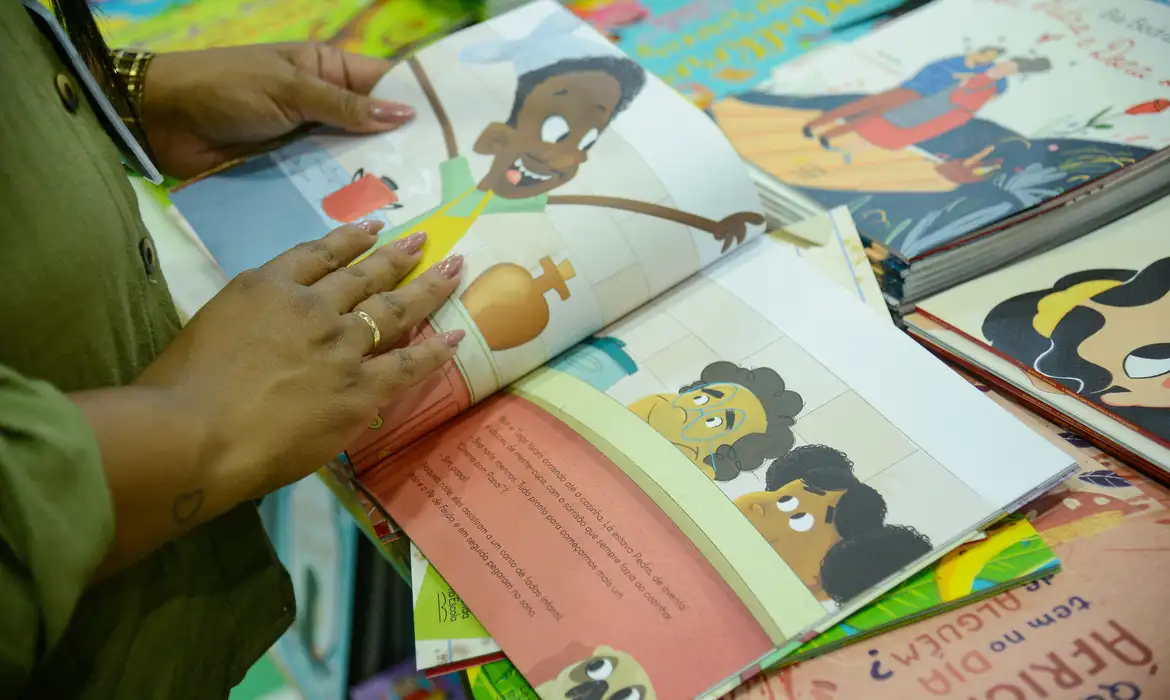 Bienal nas Escolas RJ usa Copa para estimular leitura - Imagem do artigo original
