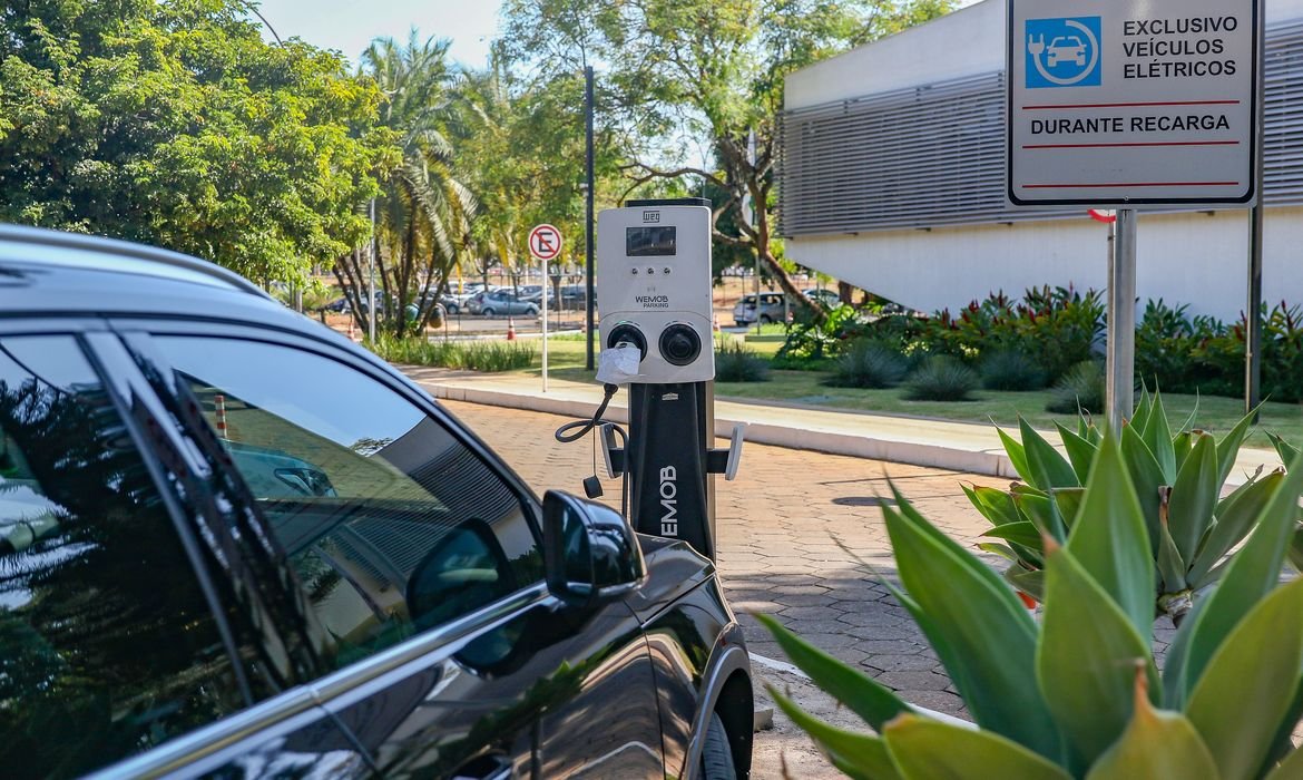 Governo Mantém Elevação de Tarifa a Carro Elétrico e Renova Cota - Imagem do artigo original