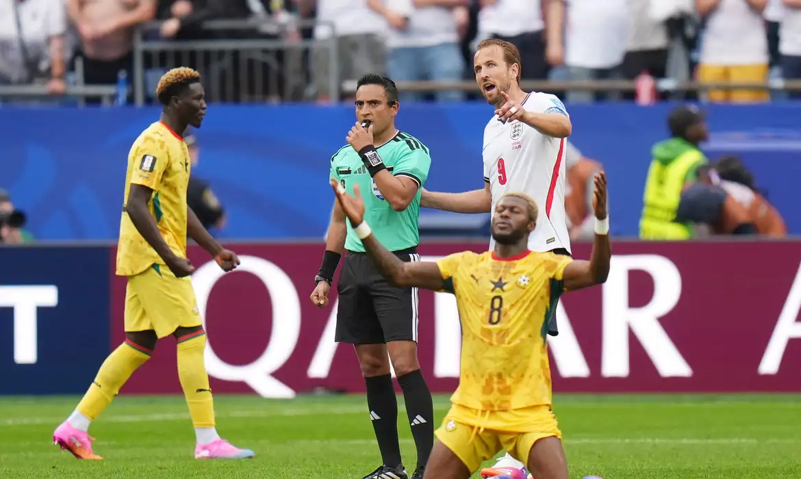 Empate: Gana segura Inglaterra em jogo da Copa do Mundo - Imagem do artigo original