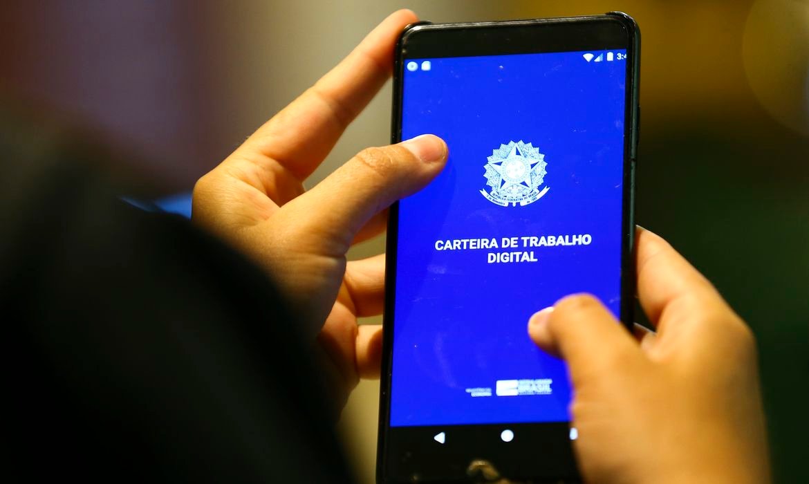 Mercado de Trabalho Formal Cresce 3,6% com Impulso Público - Imagem do artigo original