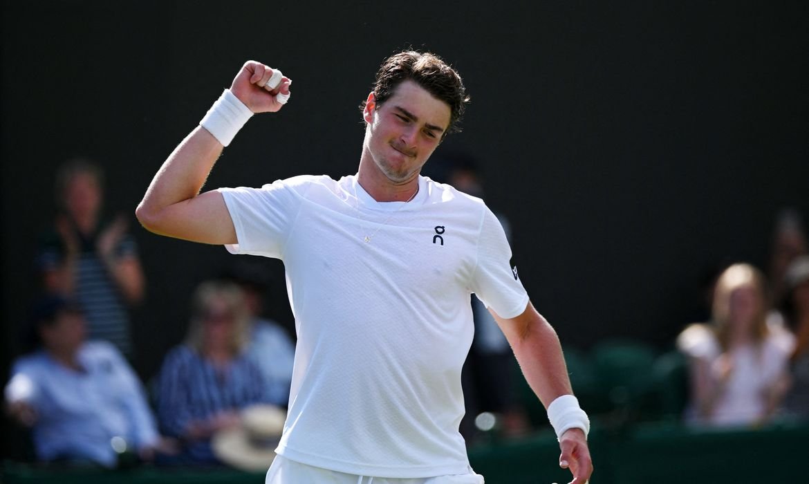 João Fonseca Avança na Terceira Rodada de Wimbledon 2026 - Imagem do artigo original