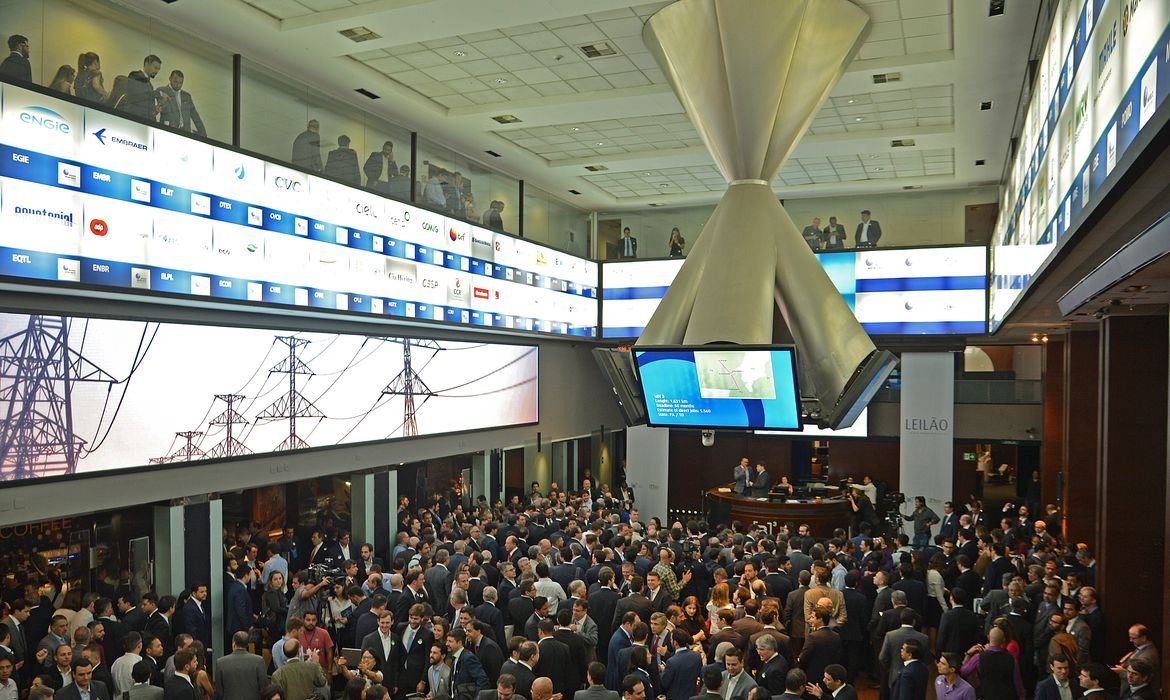 Ibovespa Sobe com Aposta na Selic, Dólar Cai para R$ 5,16 - Imagem do artigo original