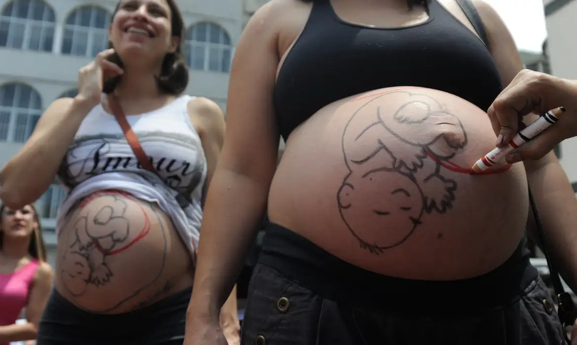 Fatores Sociais e Estruturais Elevam Taxas de Cesariana no Brasil - Imagem do artigo original