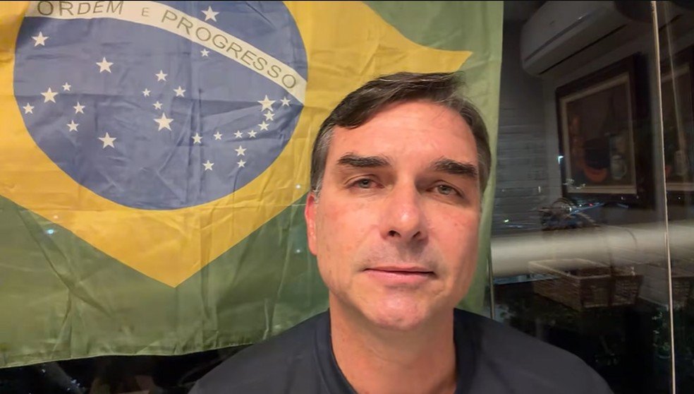 Flávio Bolsonaro critica decisão de Moraes sobre visitas - Imagem do artigo original