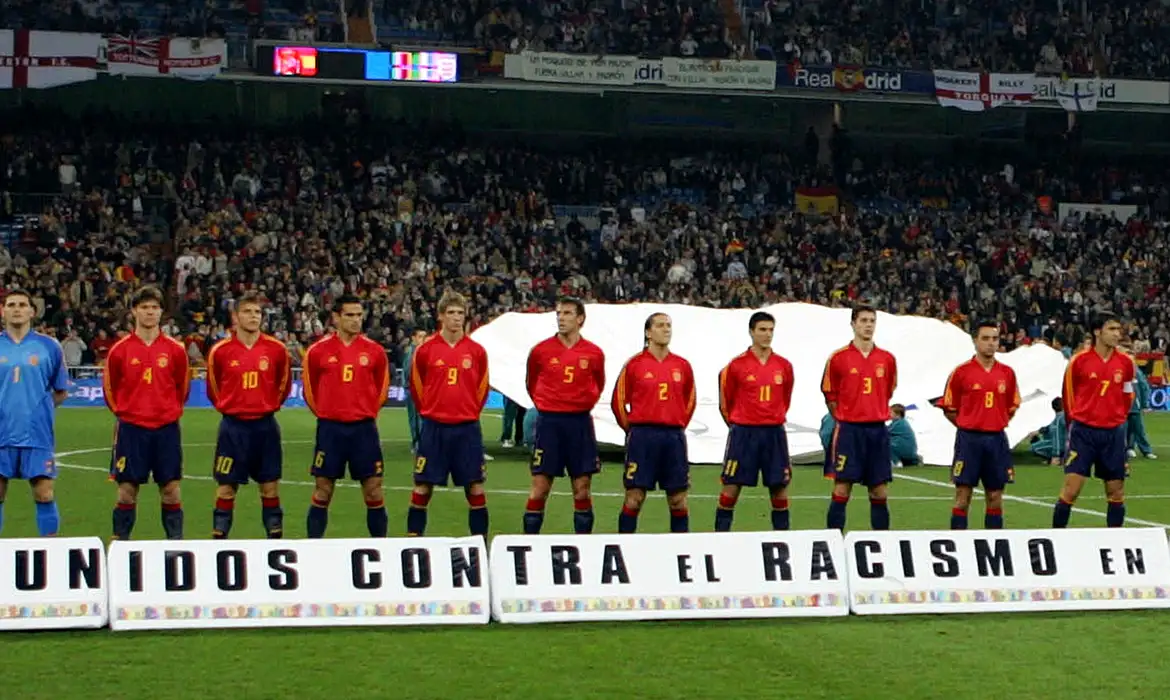 Racismo no Futebol: Duelo Argentina x Inglaterra em Foco - Imagem do artigo original