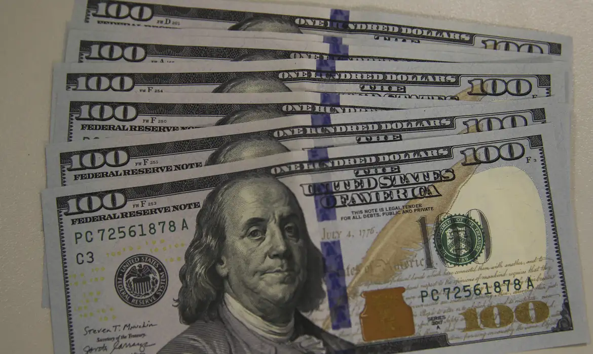 Dólar cai para R$ 5,08 e Bolsa recua pela 4ª vez - Imagem do artigo original