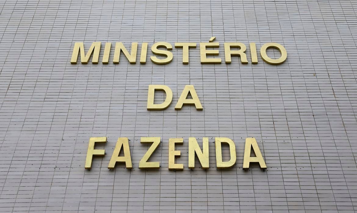 Previsão de Déficit Primário Cai para R$ 52 Bilhões com Precatórios - Imagem do artigo original