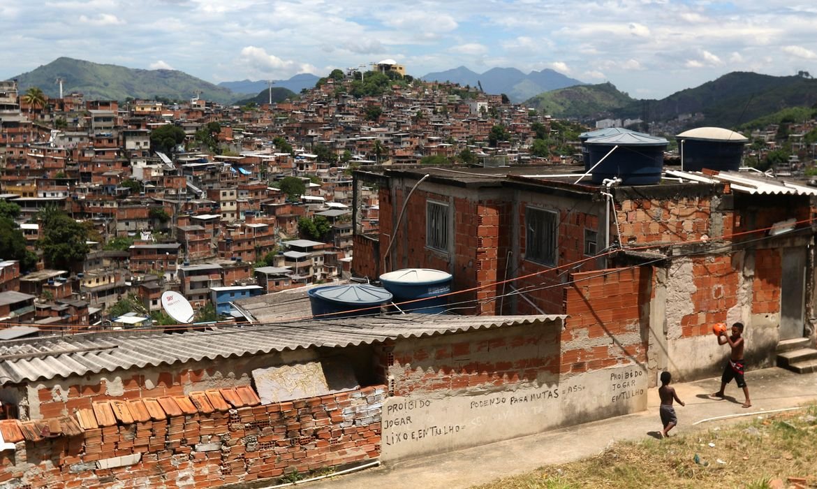 Gênero, Raça e Origem Familiar Freiam Mobilidade Social no Brasil - Imagem do artigo original