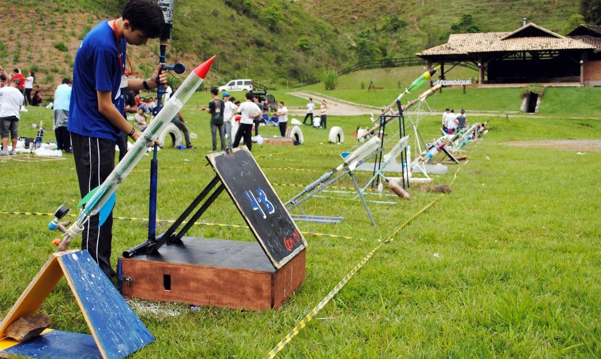 Estudantes iniciam a Jornada de Foguetes 2026 no RJ - Imagem do artigo original
