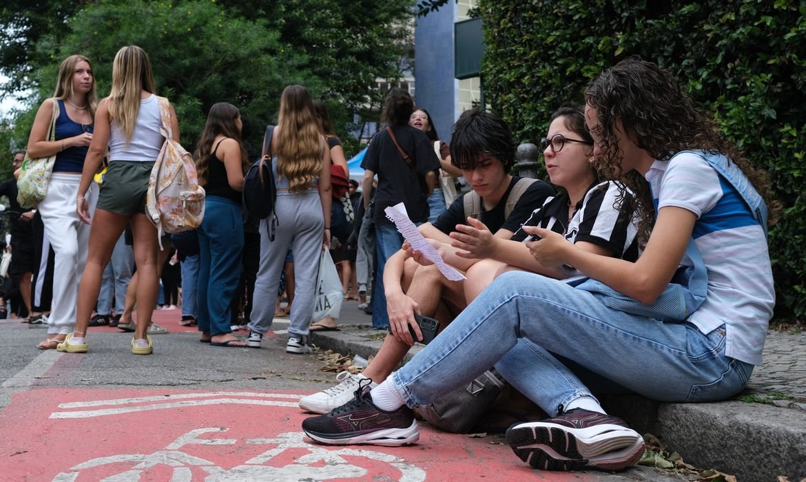 Saeb 2025: Educação no Brasil recupera nível pré-pandemia - Imagem do artigo original