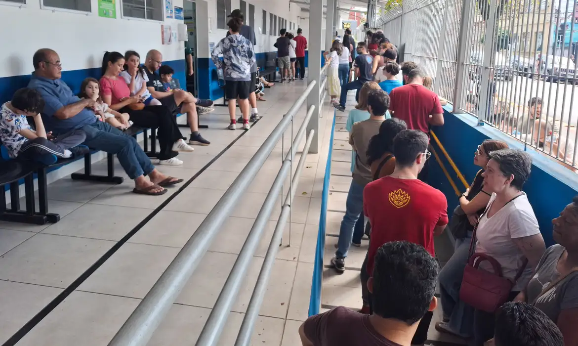 Paulistanos Enfrentam Filas por Vacina contra Sarampo - Imagem do artigo original