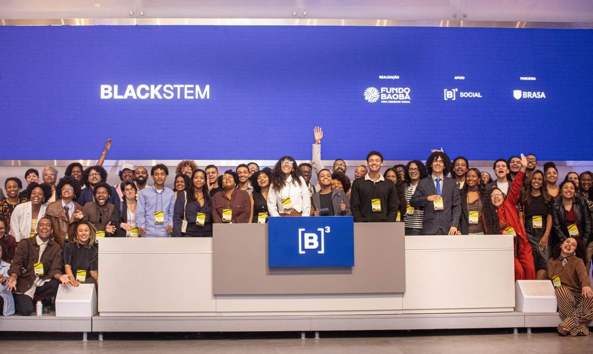 Bolsa Estudo Exterior: Jovens Negros Realizam Sonho Acadêmico - Imagem do artigo original