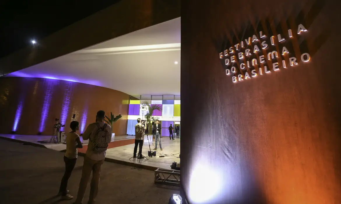 Festival de Cinema de Brasília: Crise Ameaça Evento no DF - Imagem do artigo original