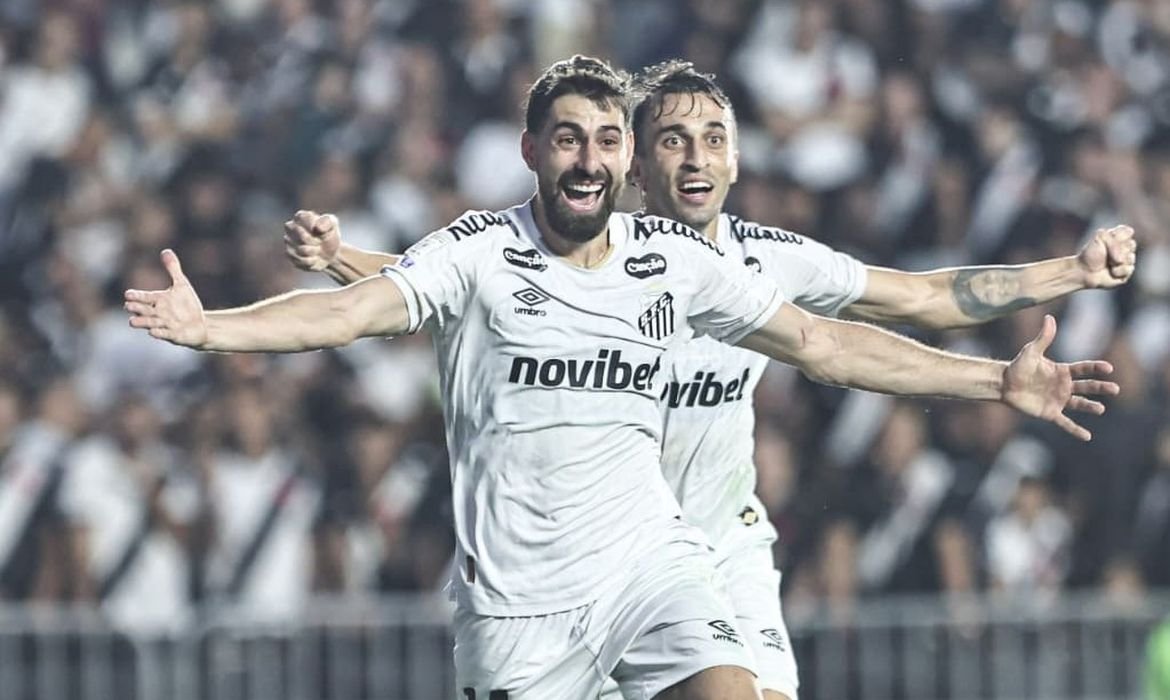 Santos vence Vasco no Brasileirão e deixa zona de rebaixamento - Imagem do artigo original