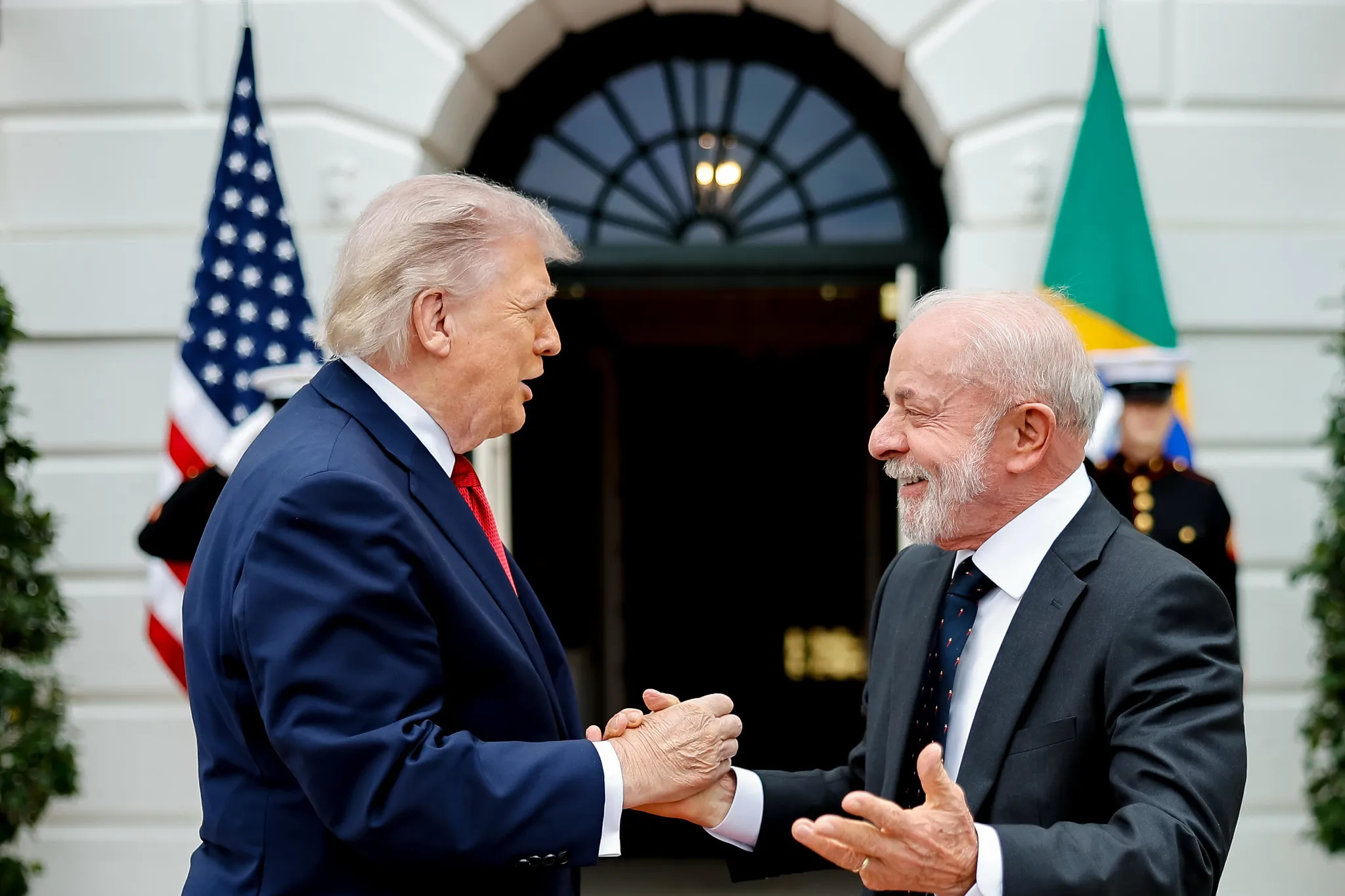 Trump Revoga Visto Embaixadora Brasil: Tentativa de Influenciar Eleição - Imagem do artigo
