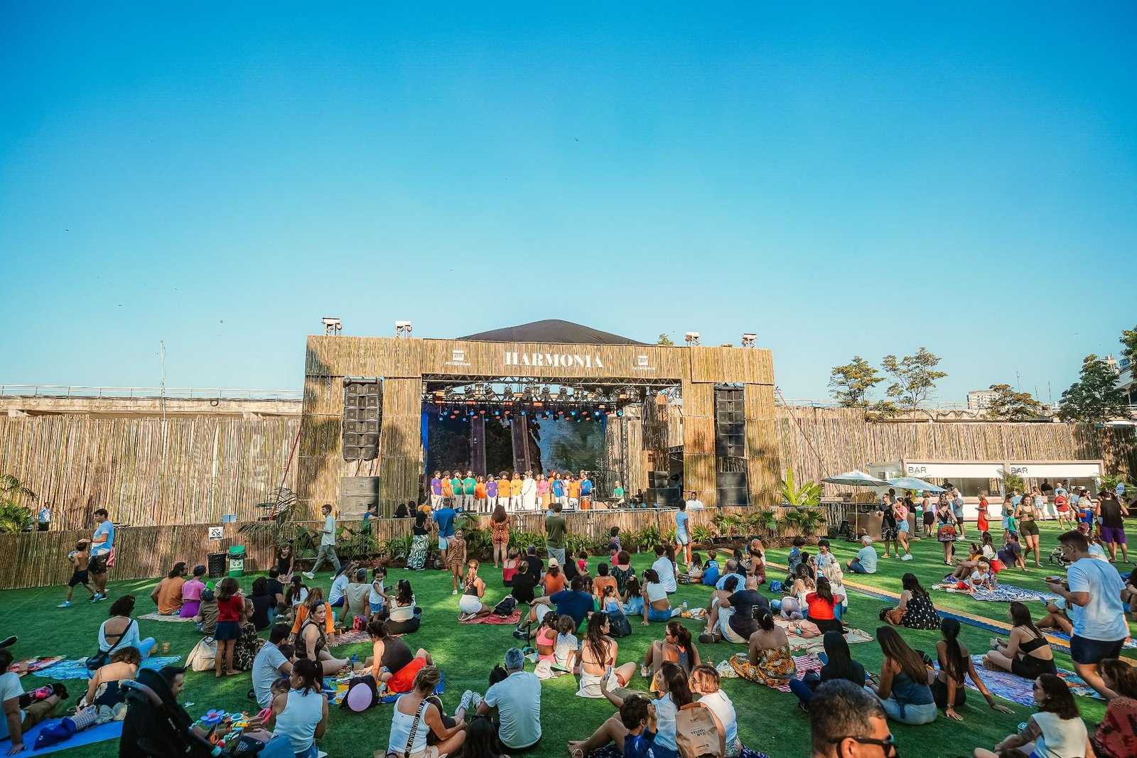 Programação Cultural Rio: Shows Grátis, Samba e Teatro em Destaque - Imagem do artigo