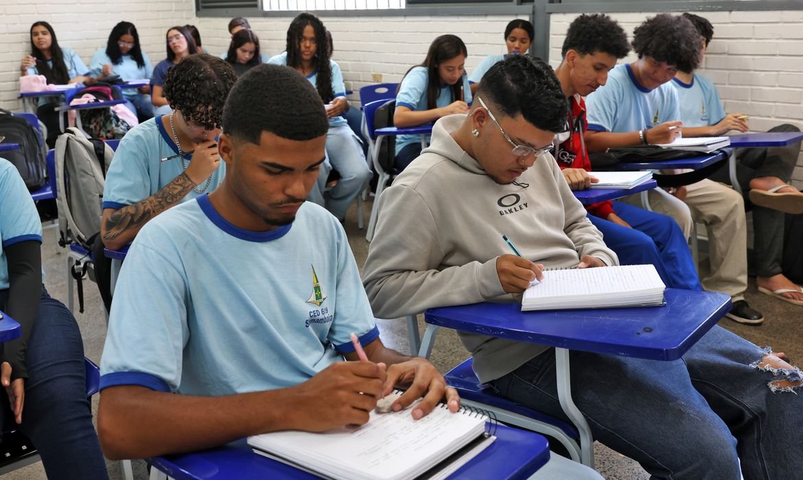 Pé-de-Meia: Nascidos em Novembro e Dezembro Recebem R$ 200 - Imagem do artigo original