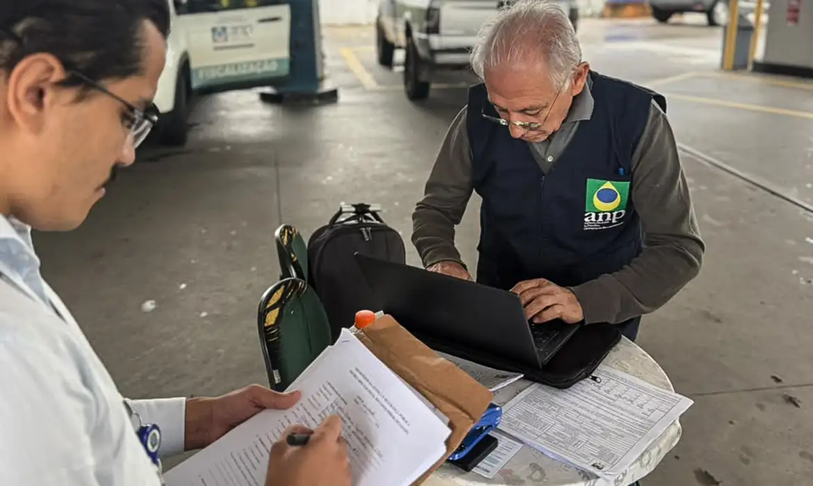 ANP Multa R$ 200 Mi por Preços Abusivos de Combustíveis - Imagem do artigo original
