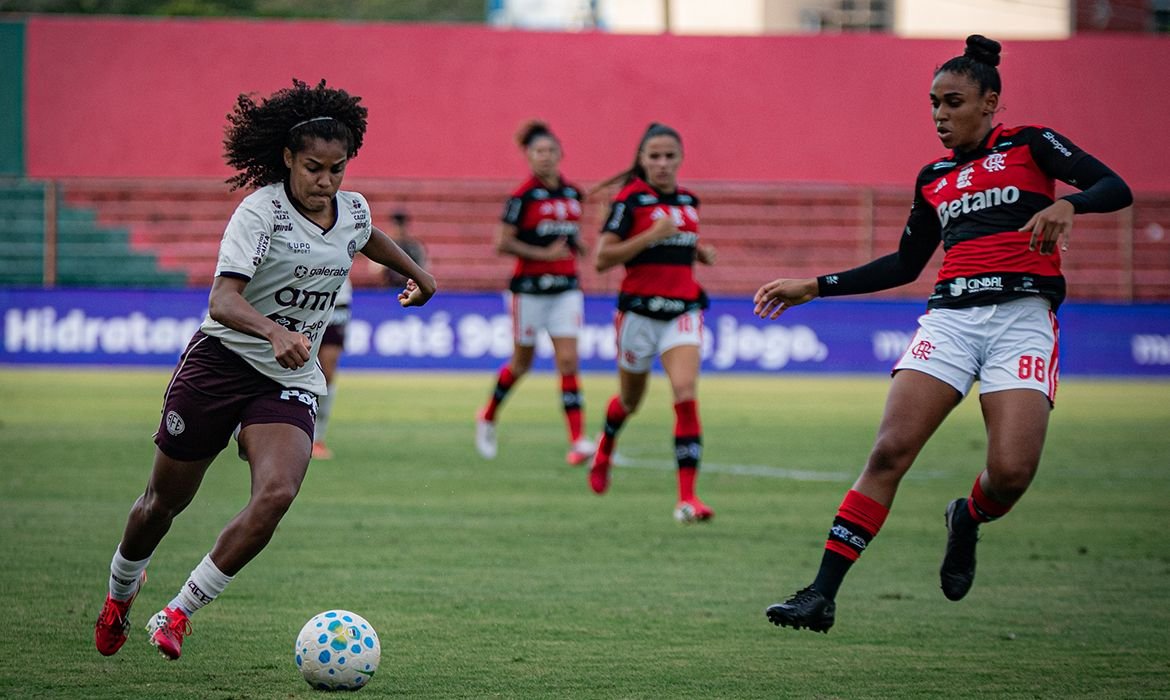 Novas Diretrizes Fortalecem Futebol Feminino no Brasil - Imagem do artigo original