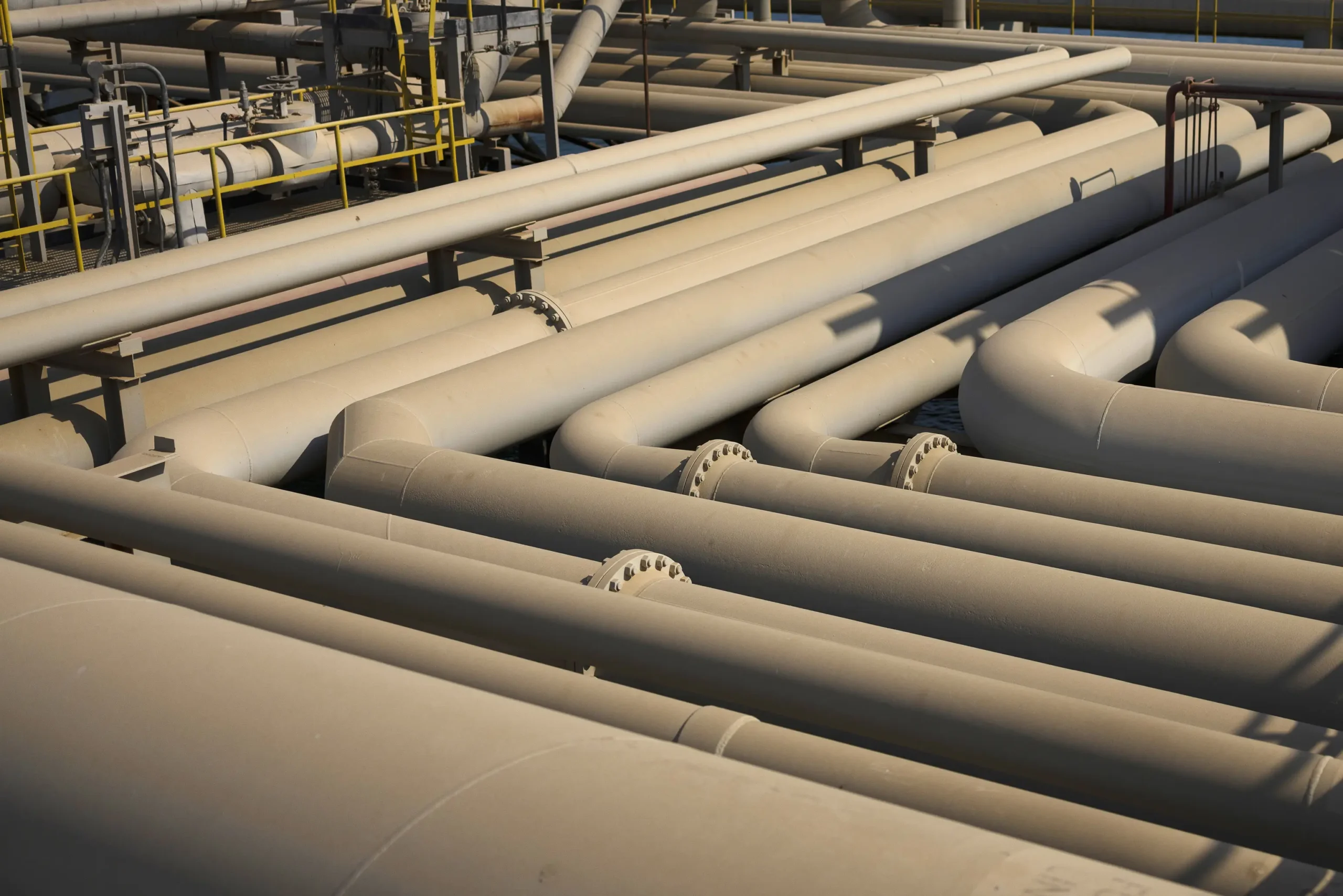 Bolsas de NY Caem com Alta do Petróleo e Alertas de IA - Imagem do artigo
