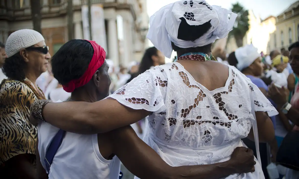 Intolerância Religiosa: Ataques a símbolos católicos e afro-brasileiros crescem - Imagem do artigo original