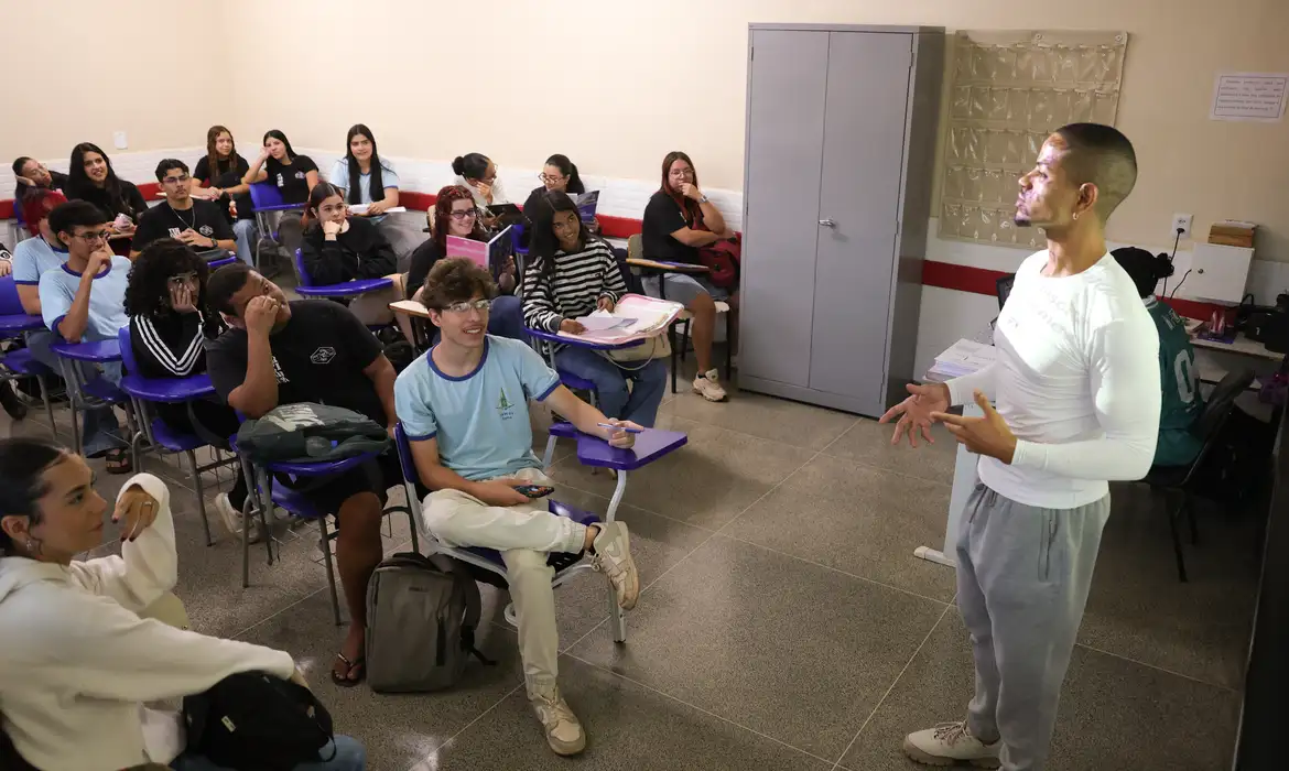 Enem 2026: Inscritos Automáticos Devem Escolher Idioma - Imagem do artigo original