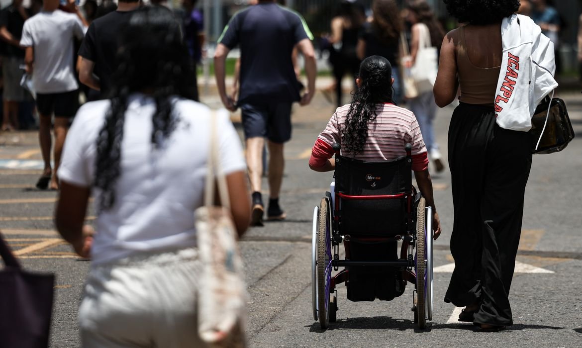 Enem 2026: Prazo Final Para Escolha do Idioma Encerra Domingo - Imagem do artigo original