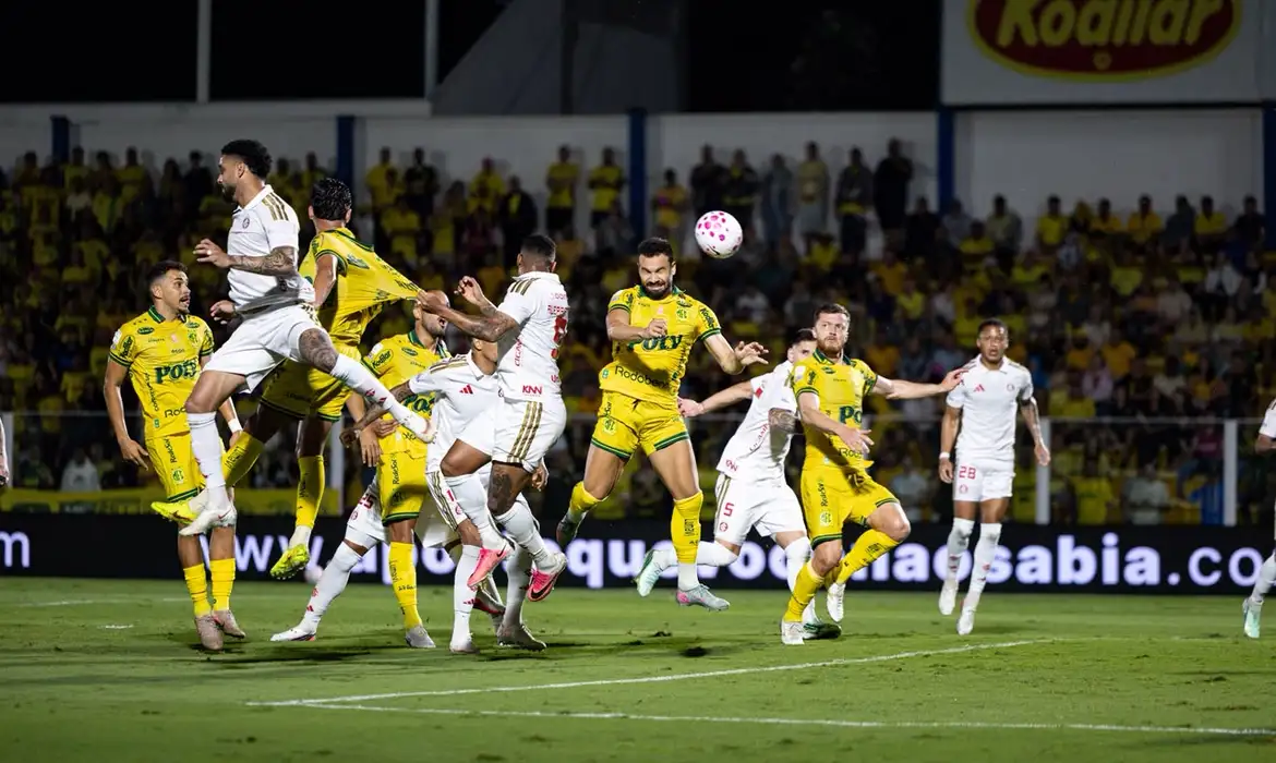 Mirassol vence Internacional e complica time no Brasileirão - Imagem do artigo original