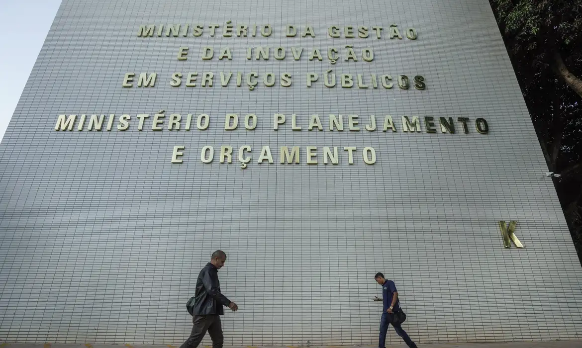 Governo quer realocar R$ 20 bi no Orçamento de 2027 - Imagem do artigo original