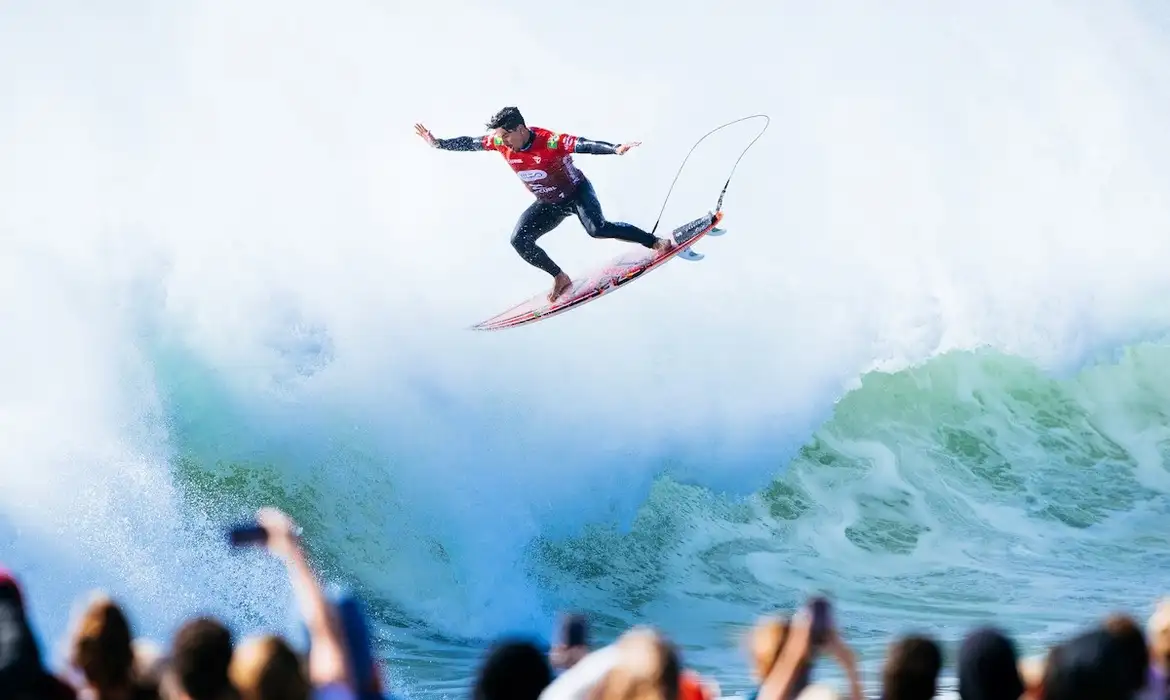 Gabriel Medina é Vice em Peniche e Sobe no Ranking WSL - Imagem do artigo original