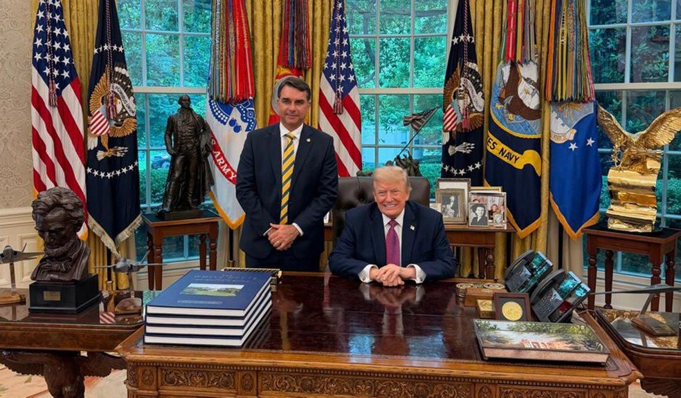 Fuga de Flávio Bolsonaro nos EUA reitera interferência Trump - Imagem do artigo original