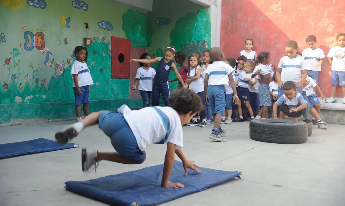 Escolas: Prazo Final para Regularizar Pendências com FNDE - Imagem do artigo original