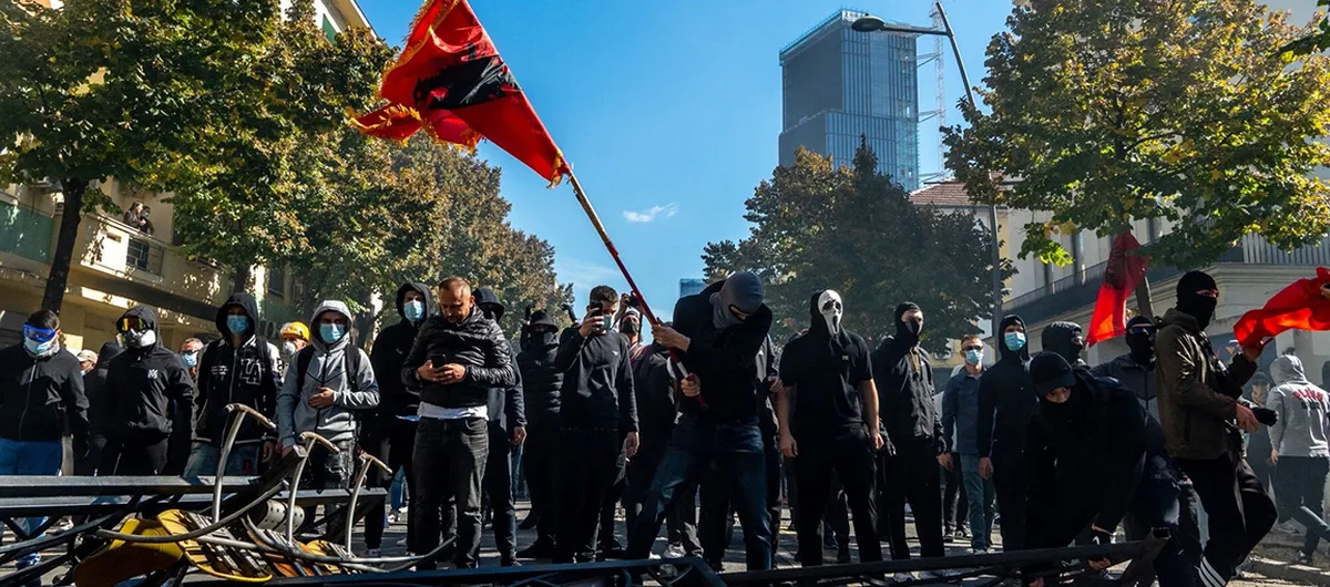 França: Piores Protestos em Anos Causam Danos e Caos - Imagem do artigo